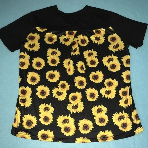 Sunflower print top with chest pocket short sleeve NEW size L 🌻Host Pick🌻 - Picture 4 of 9